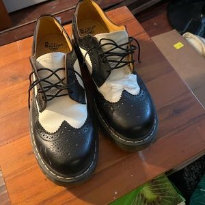 Dr martens 8053 platform casual shoe